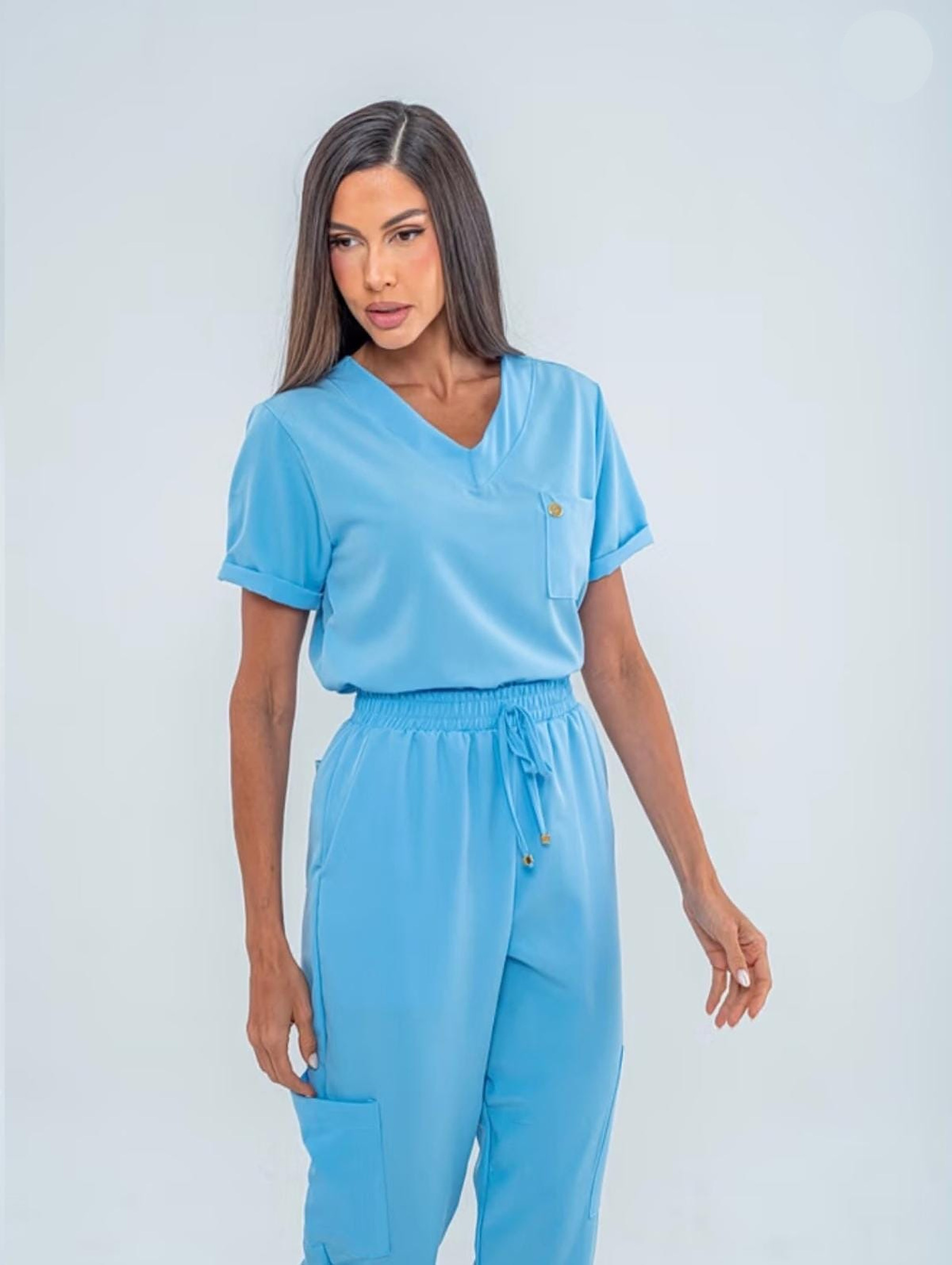 Scrub Madame Azul Sereno — detalhe da calça com cordão