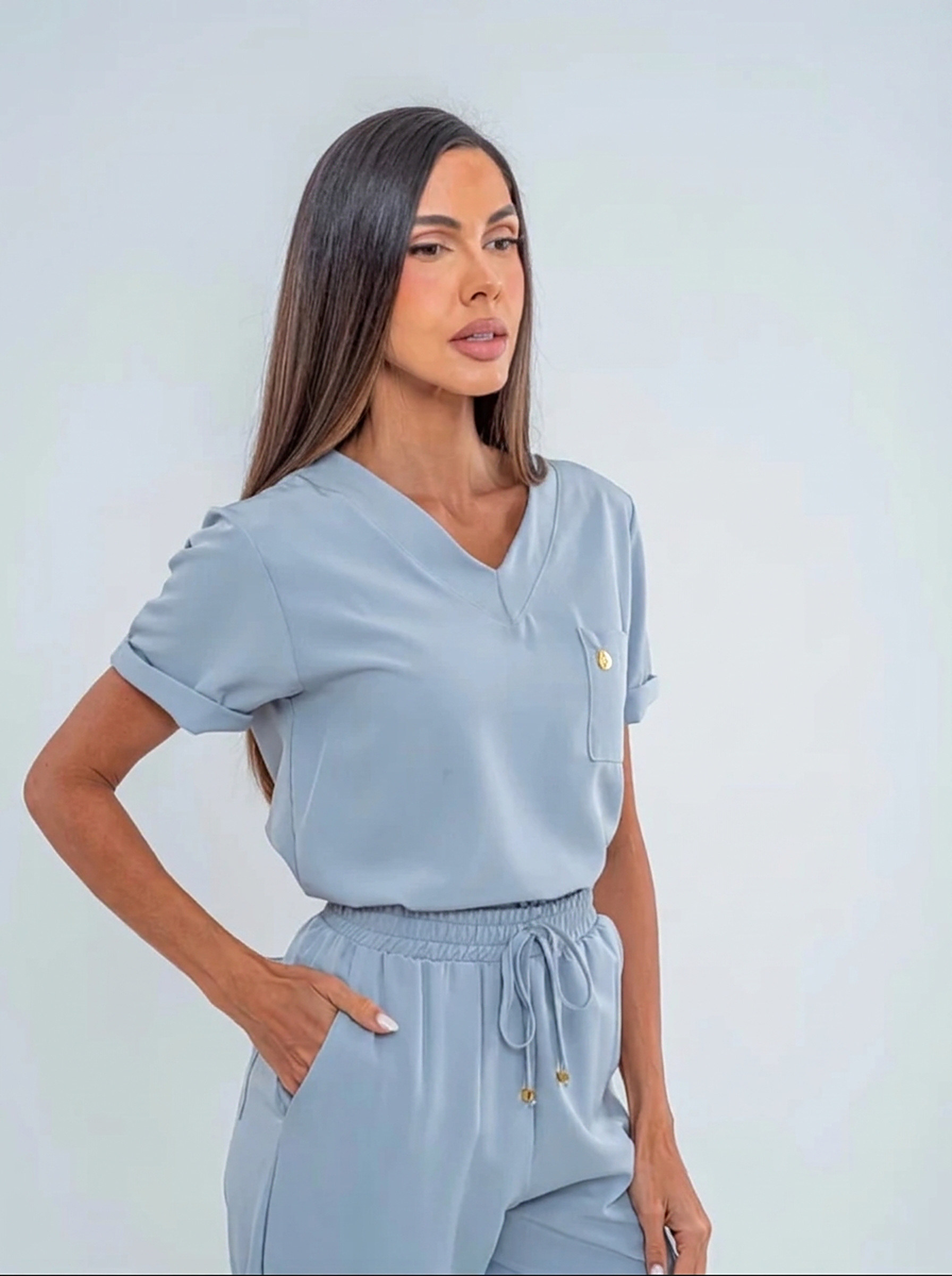 Scrub Madame Nuvem — vista frontal